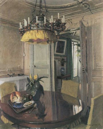 Dining-room table with bouquet